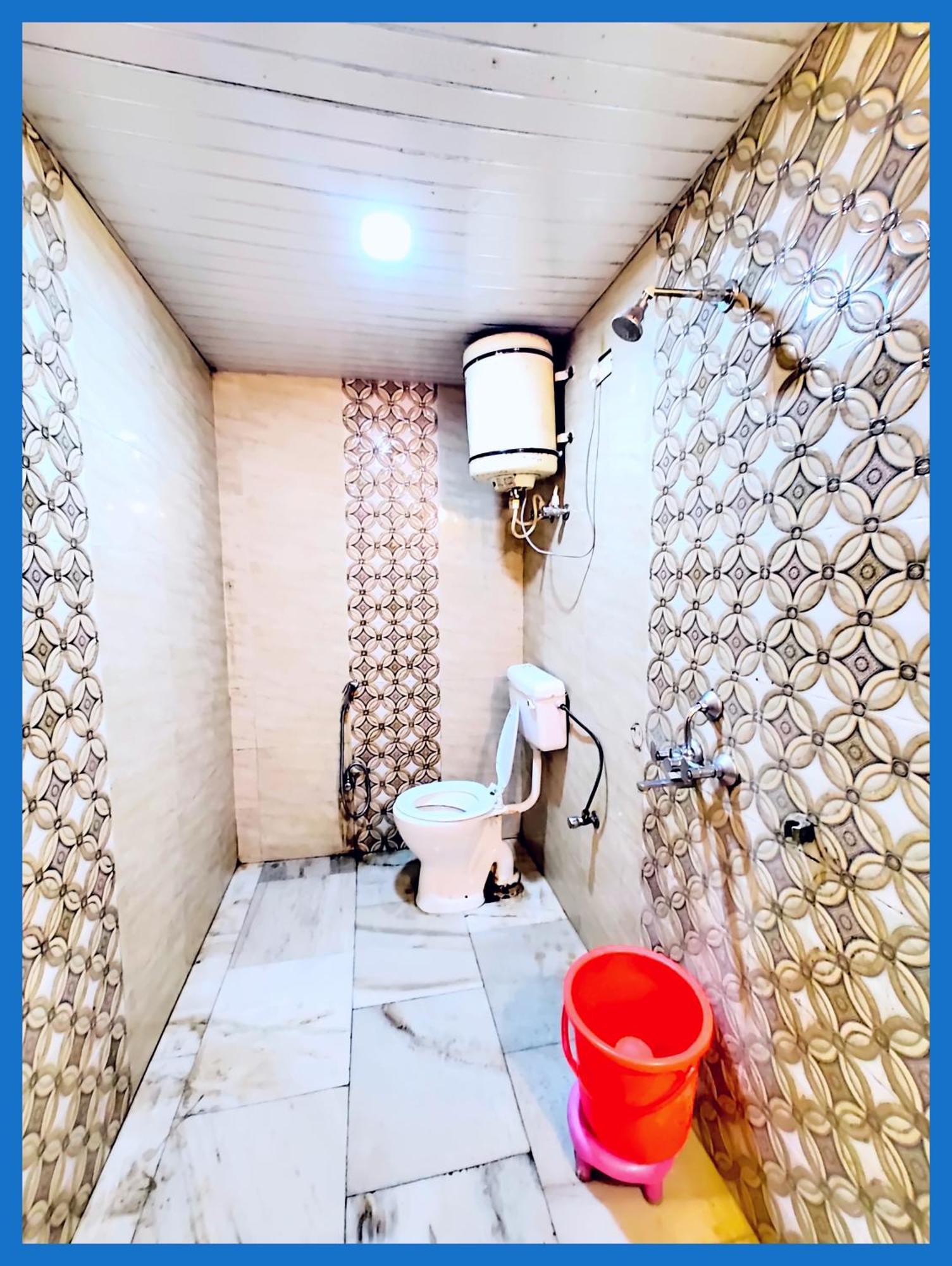 Flattiess ! Hotel Near Mall Road - Open Sitting Area On Terrace With Full Naini Lake View And Mountain Valley View - Wi Fi - Room Service Available - Top Rated Hotel Nainital Ngoại thất bức ảnh