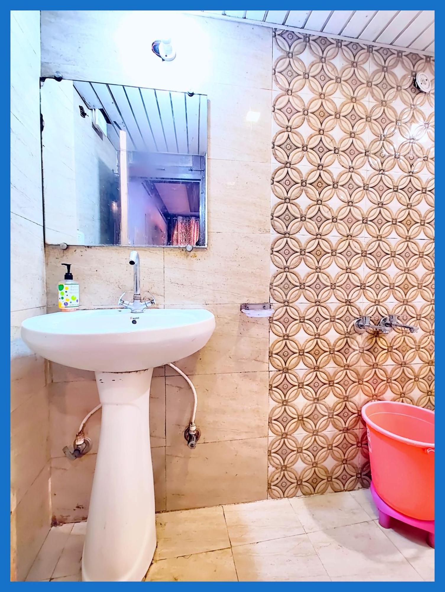 Flattiess ! Hotel Near Mall Road - Open Sitting Area On Terrace With Full Naini Lake View And Mountain Valley View - Wi Fi - Room Service Available - Top Rated Hotel Nainital Ngoại thất bức ảnh