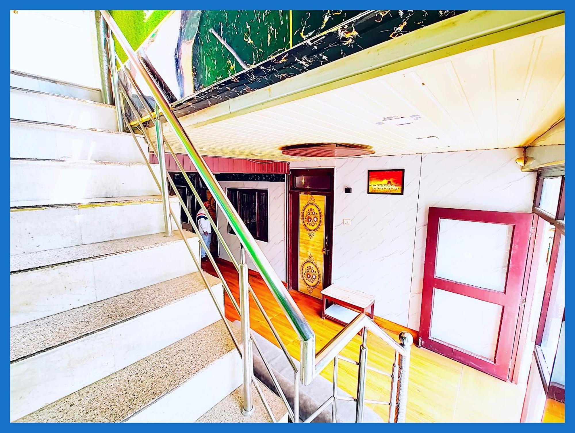 Flattiess ! Hotel Near Mall Road - Open Sitting Area On Terrace With Full Naini Lake View And Mountain Valley View - Wi Fi - Room Service Available - Top Rated Hotel Nainital Ngoại thất bức ảnh